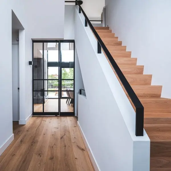 Eiken Z-trap met Staal op Wandjes 1