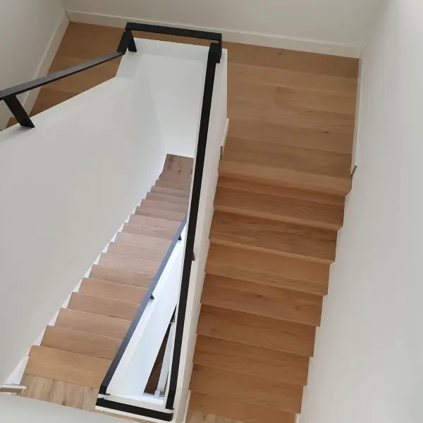 Eiken Z-trap met Staal op Wandjes 4