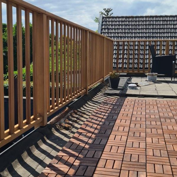 Iroko S-trap met Balkonhekken 3