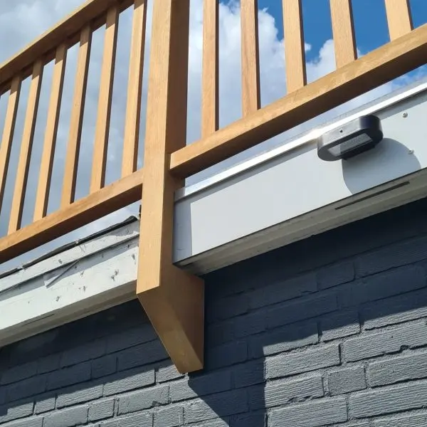 Iroko S-trap met Balkonhekken 4