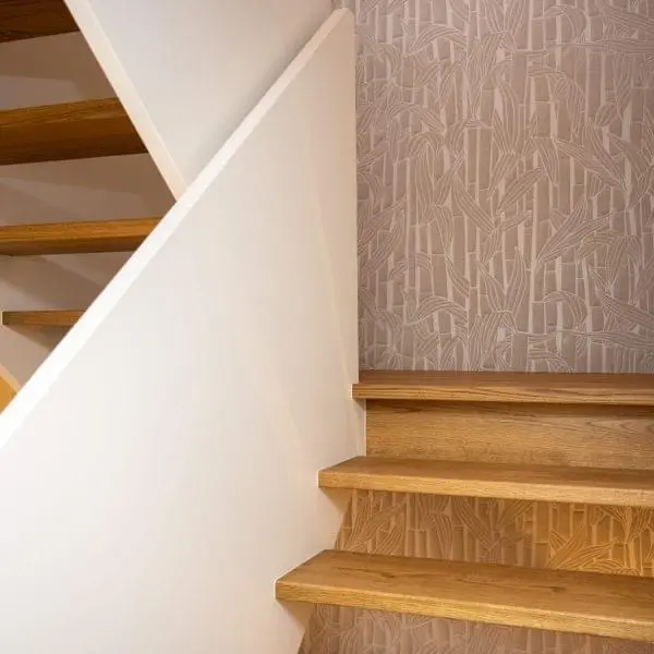 Trap met Pennen uit wand 2