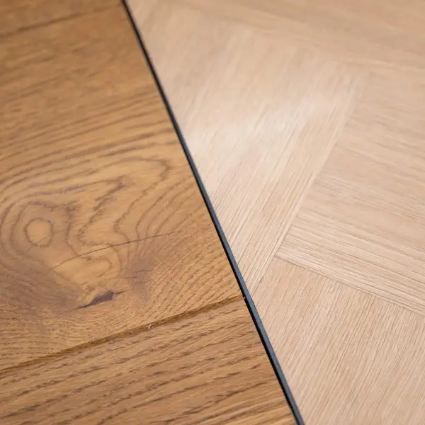 Trap met Pennen uit wand 5