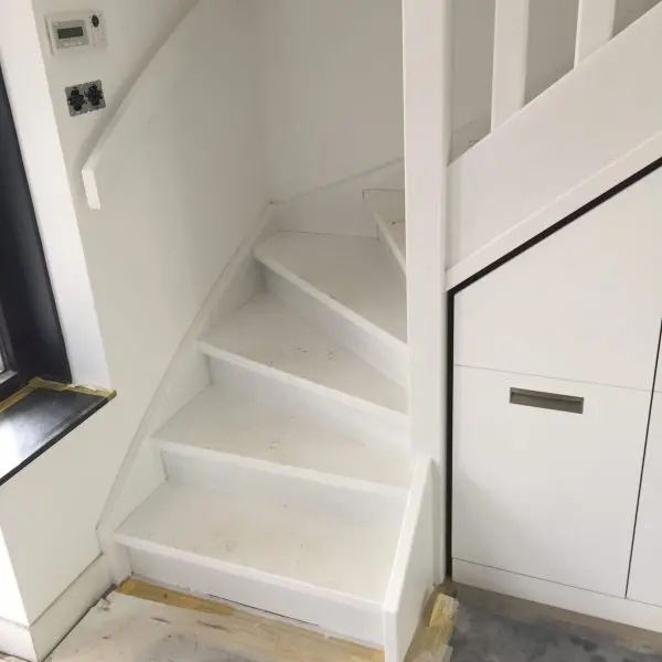 Trap met Rechthoekige Spijlen 1