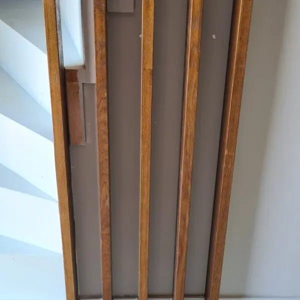 Witte Bloktrap met Eiken Hekwerk 5